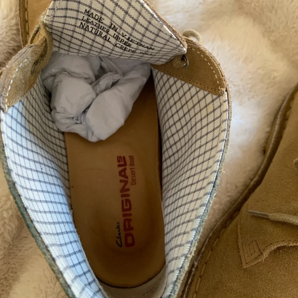 Clarks Women's Light Tan Suede Desert Boots